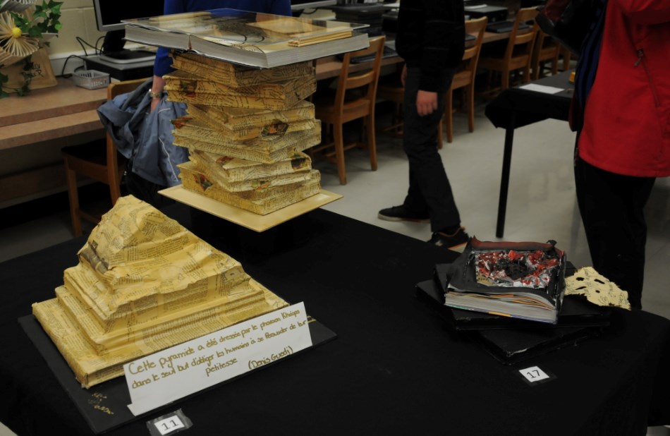 Les étudiants en arts plastiques présentent l'exposition, Un livre à soi