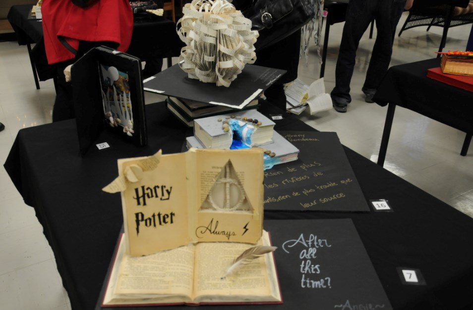 Les étudiants en arts plastiques présentent l'exposition, Un livre à soi