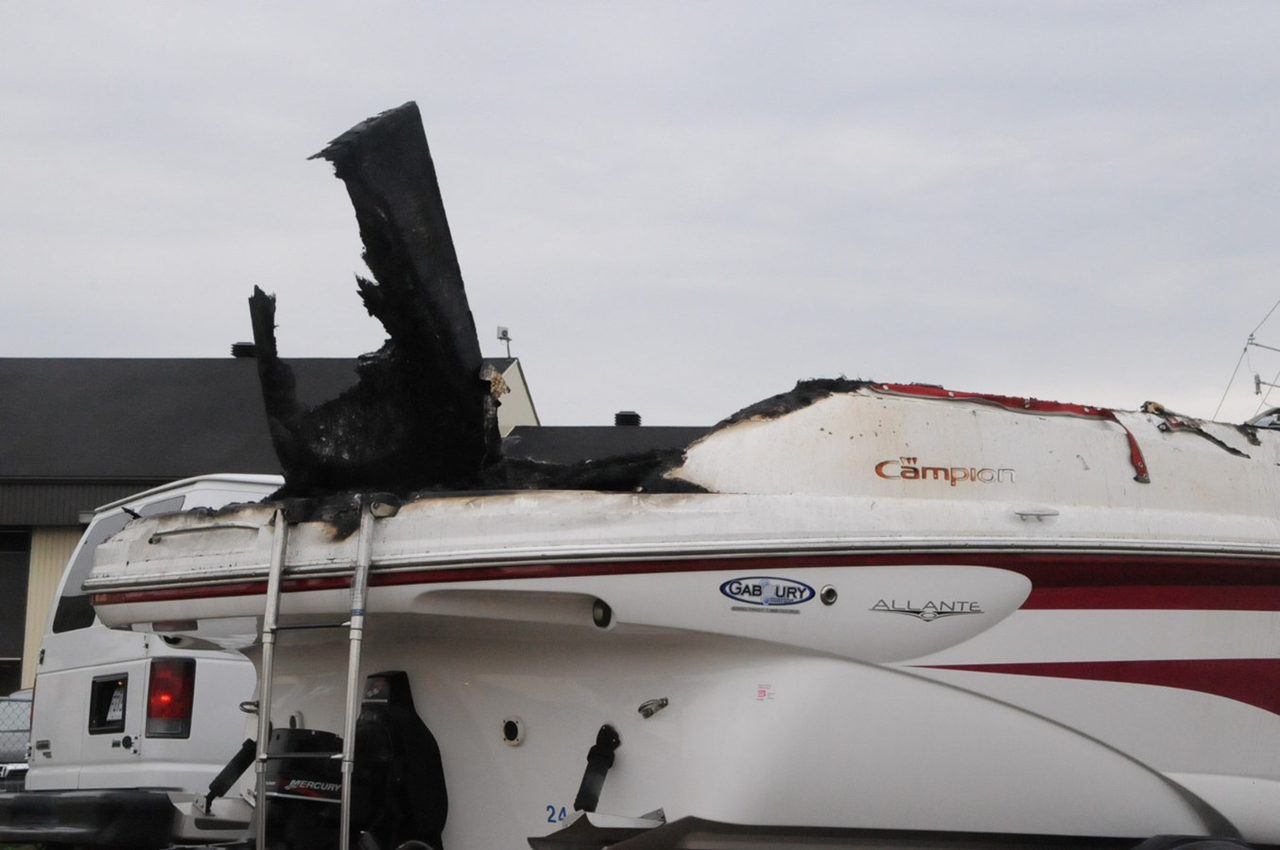 Un bateau est incendié à Notre-Dame-de-Lourdes