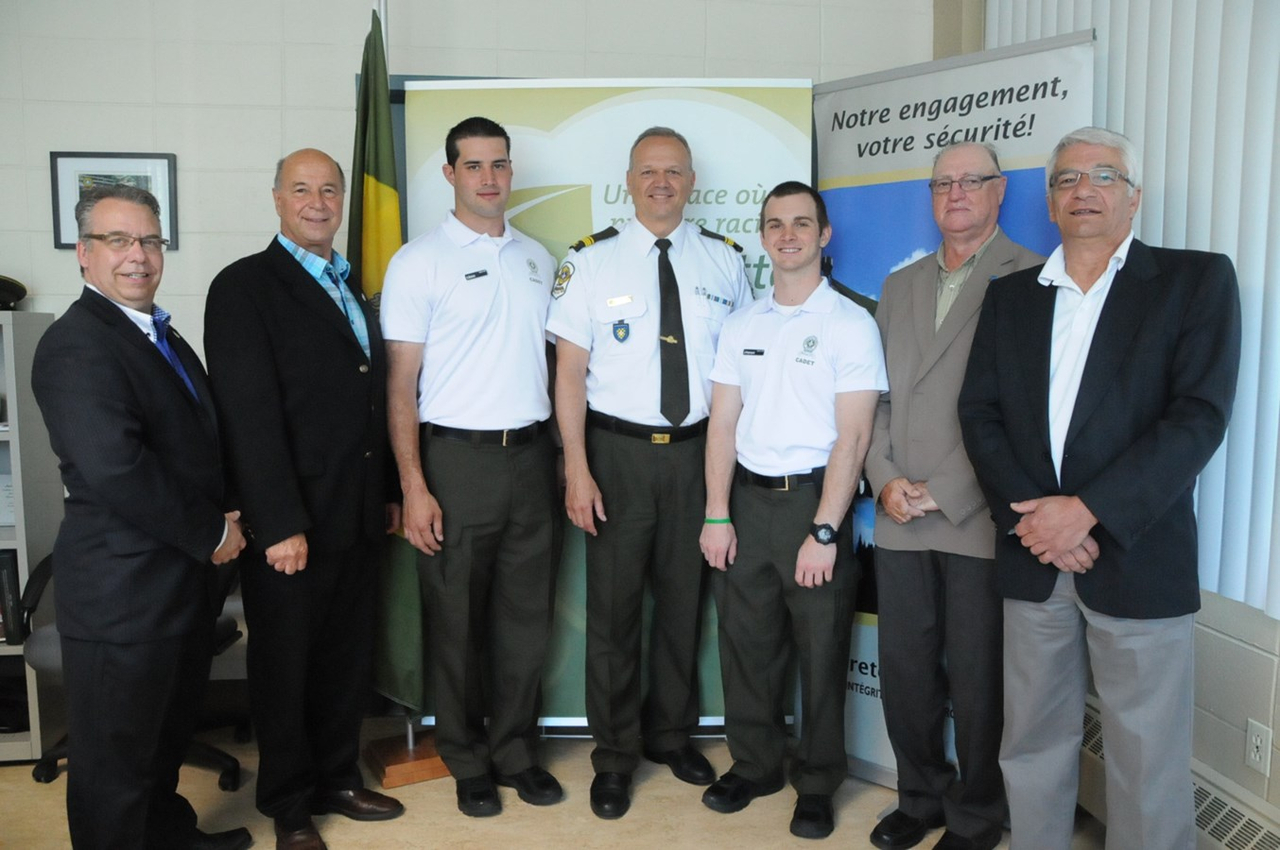 Le comité de sécurité publique de la MRC de Joliette en compagnie du directeur du poste de la SQ de Joliette et des deux cadets