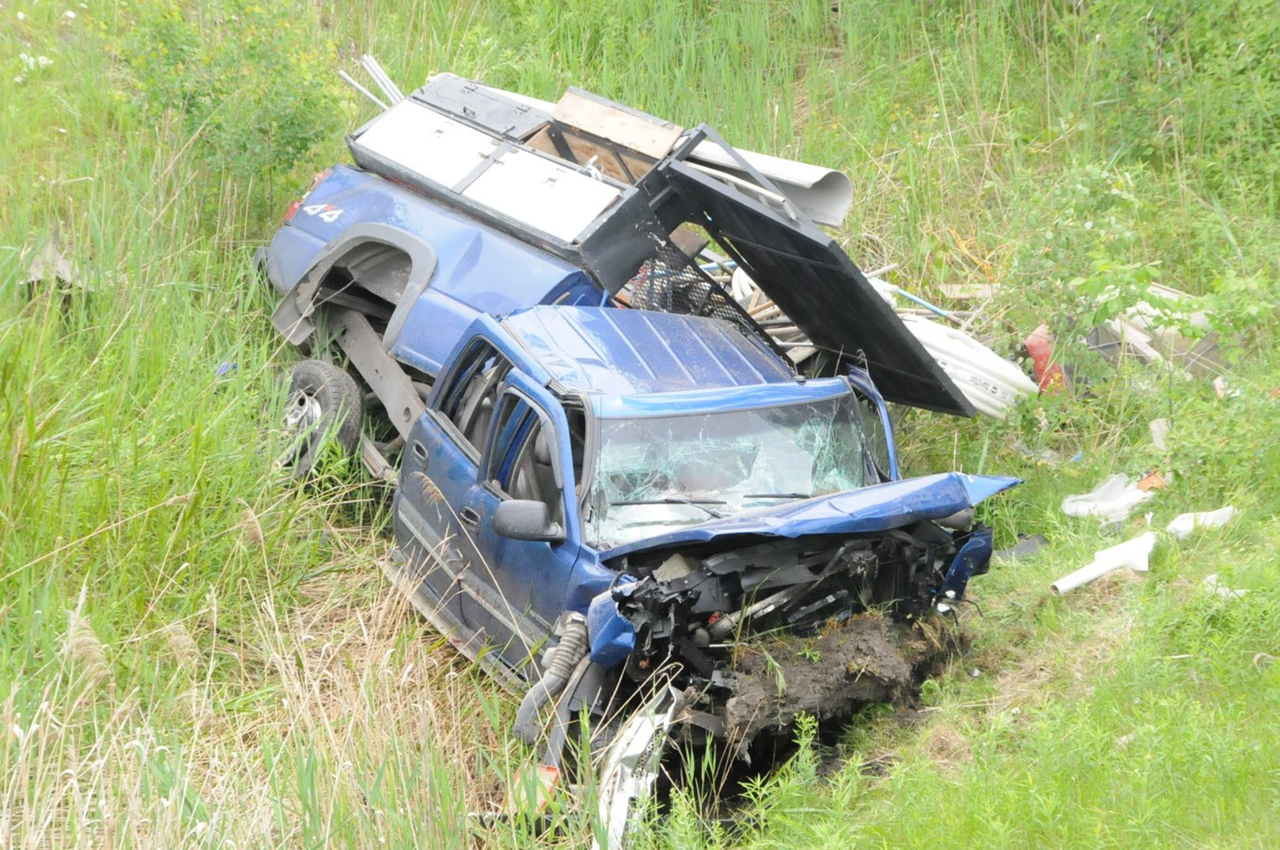 Un camion quitte la 158: deux blessés