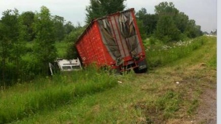 Un automobiliste perd la vie dans un violent face à face entre une voiture et un poids lourds sur la 158