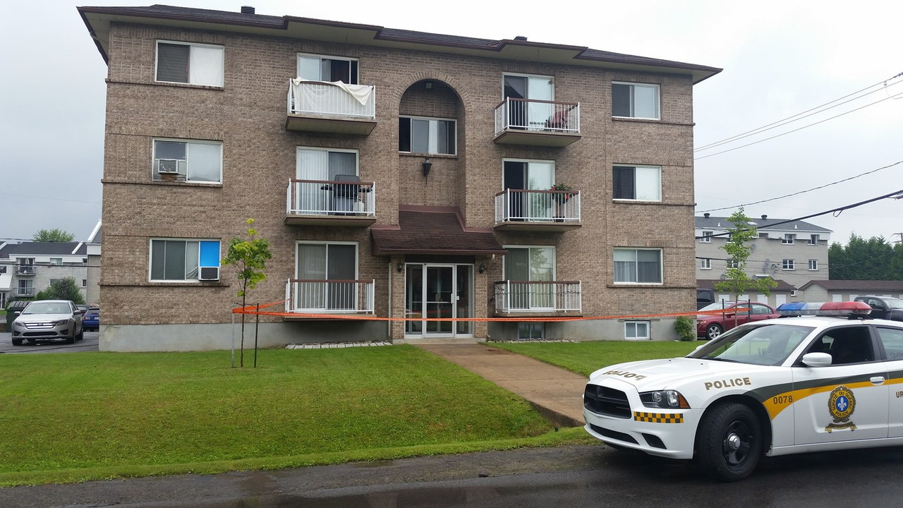 L'immeuble à logement est situé sur la rue Des Ormeaux.