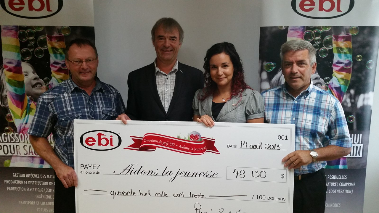 De gauche à droite: René Sylvestre (directeur-général de EBI), Pierre Sylvestre (président de EBI), Audrey Castonguay (directrice des communications et du marketing) ainsi que Yves Rousseau (président du Comité organisateur.