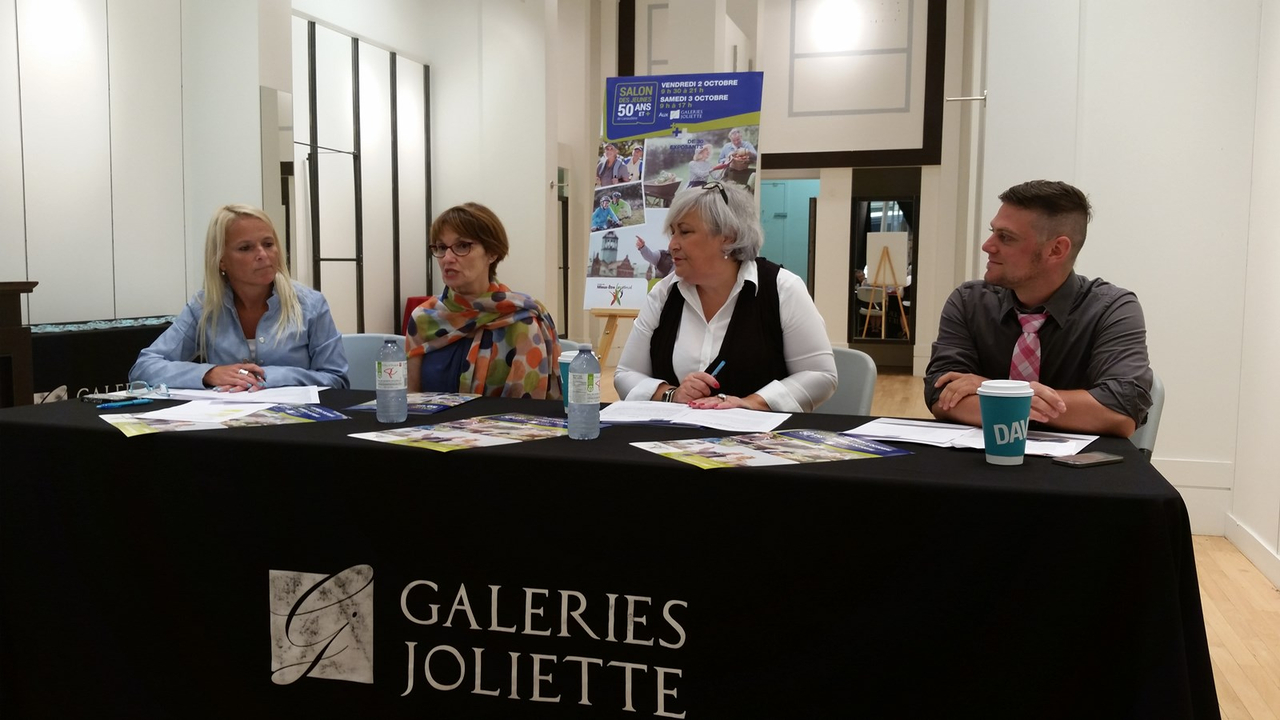 Lors du point de presse, le 8 septembre. De gauche à droite: Marie-Élène Corbeil (coordonnatrice du Salon), Danielle Perreault (directrice-générale de la FADOQ Lanaudière), Francine Lanctôt (directrice régionale du marketing des Centres d'achat Beauward) et le Dr Mathieu Moreau (Centre du mieux-être optimal).