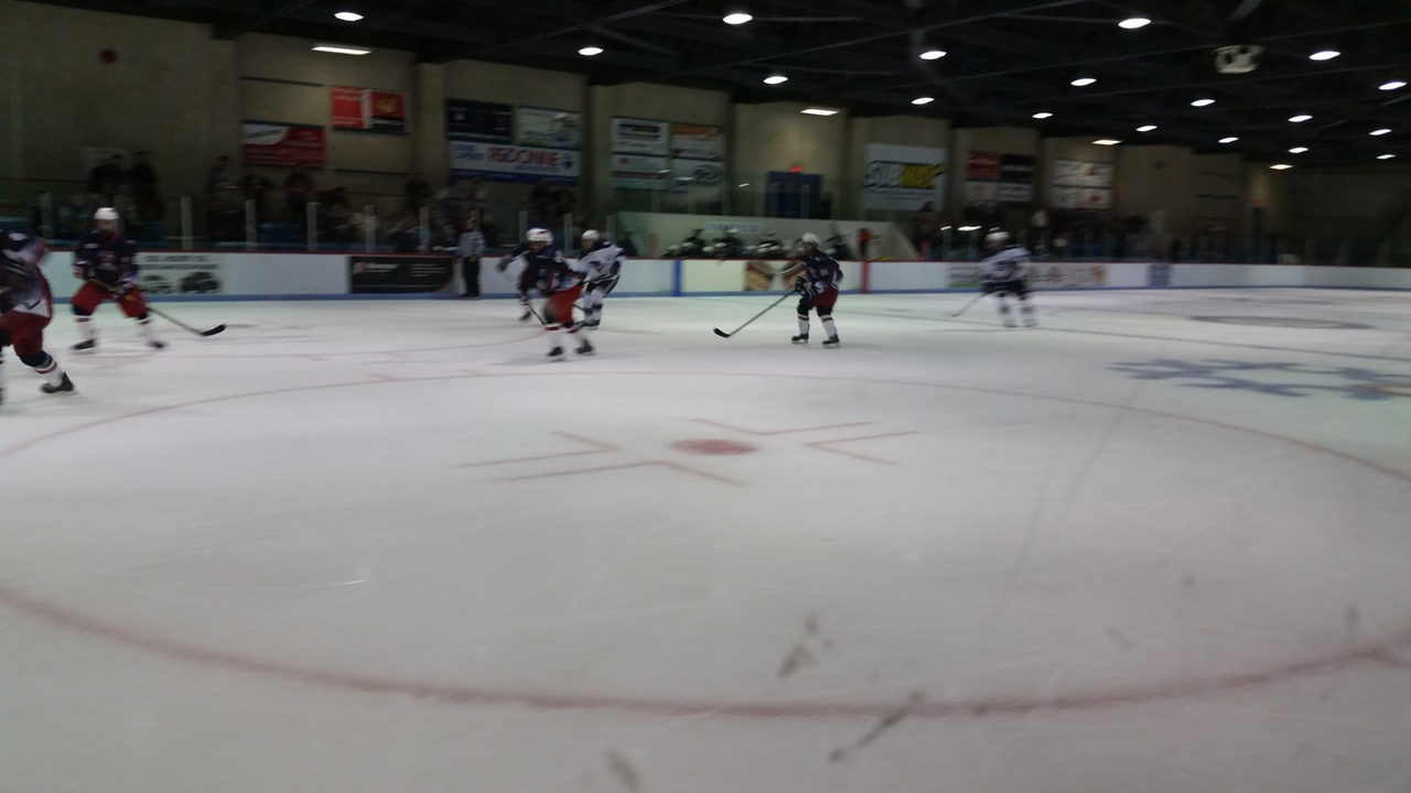 Les Cyclones perdent leur premier match local