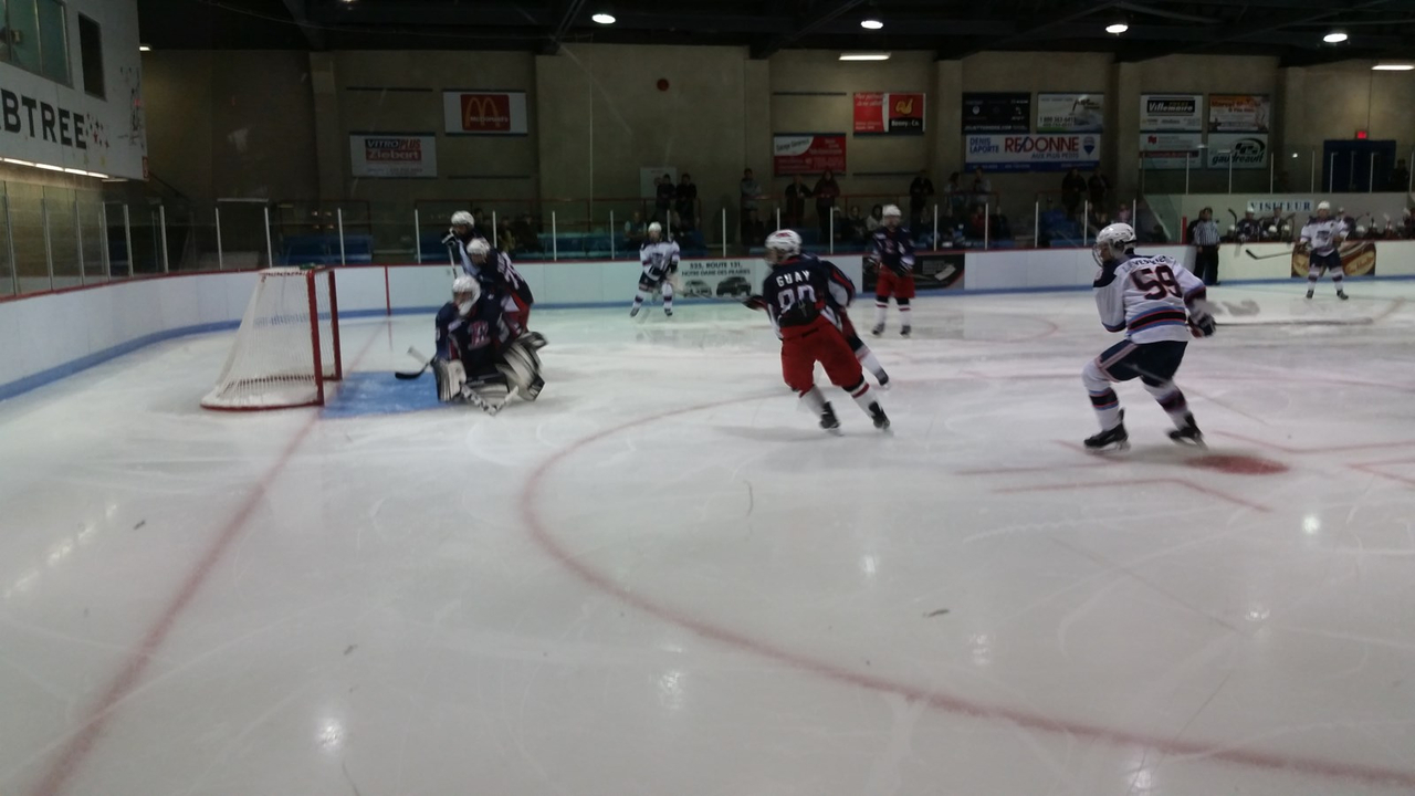 Les Cyclones perdent leur premier match local