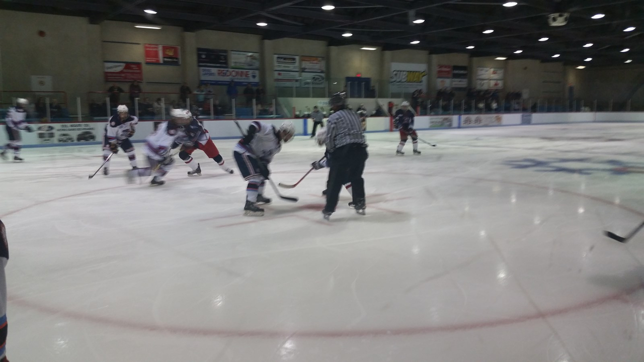 Les Cyclones perdent leur premier match local
