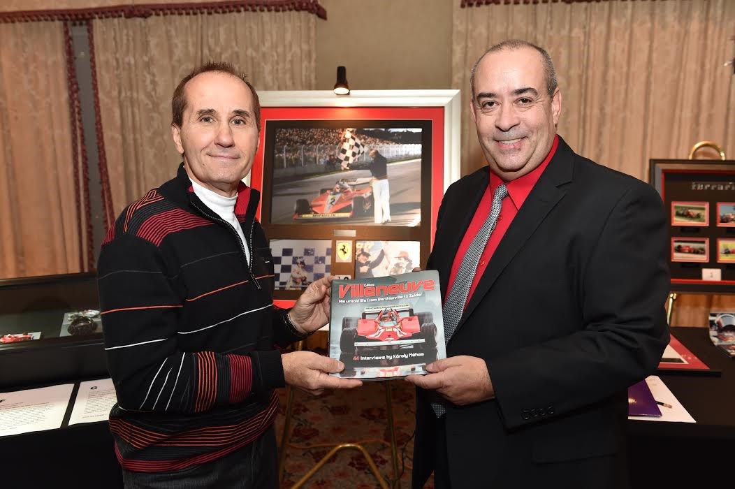 Jacques Villeneuve Sr avec le directeur-général du musée, Alain Bellehumeur.