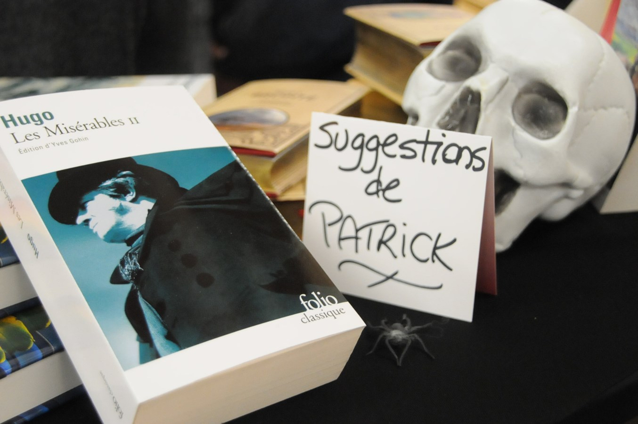 Les gens pouvaient consulter les titres recommandés par l'auteur de passage.