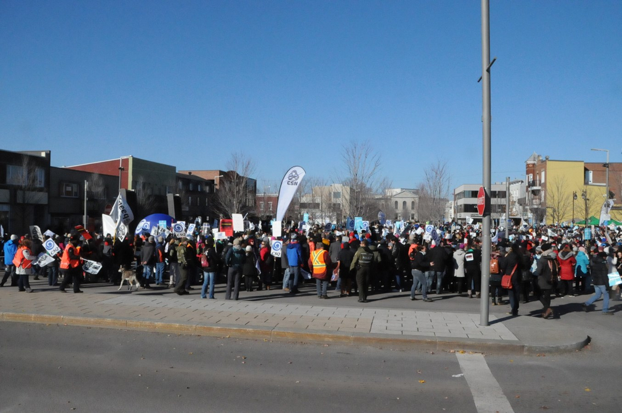 Ça manifeste au centre-ville