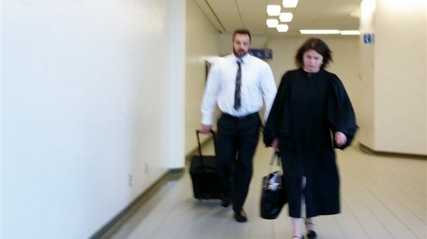Agression à Rawdon, une directrice de garderie arrêtée et un avocat ciblé par un attentat