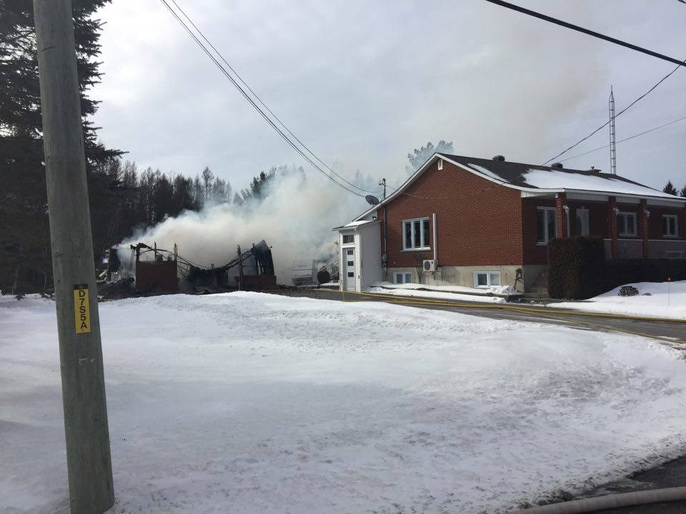Un garage détruit par un incendie à Notre-Dame-de-Lourdes