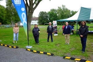 De gauche à droite: Alex Cayouette, agente de projet pour la région de Joliette, Nicole Destrempe, coordonnatrice régional du Parcours Parkinson région de Joliette; Pierre La Salle, préfet de la MRC Montcalm; Mario Lasalle, maire de Crabtree et Gabriel Ste-Marie, député fédéral de Joliette du Bloc Québécois.