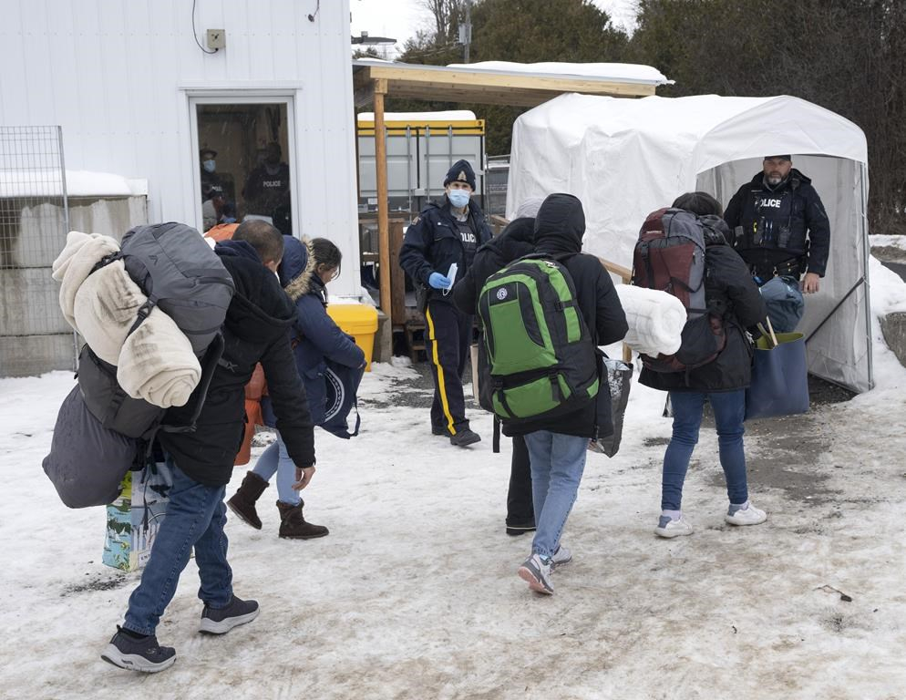 Chemin Roxham: les migrants seront refoulés aux passages irréguliers dès minuit