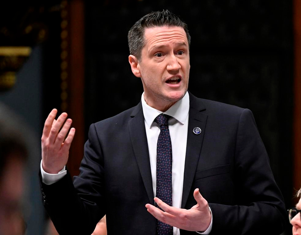 Le ministre Charette rejette les critiques du professeur Pierre-Olivier Pineau