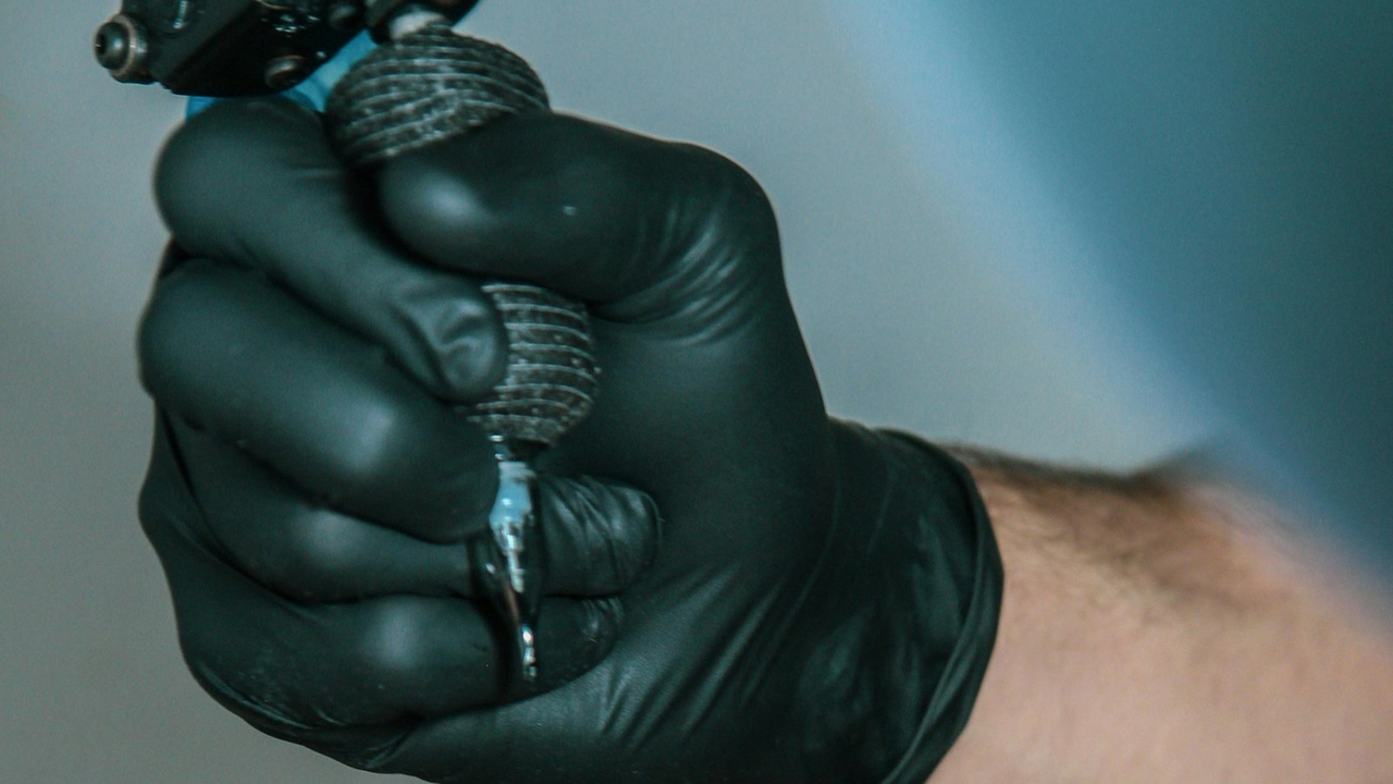 Tatouage artisanal: rappel des risques pour la santé