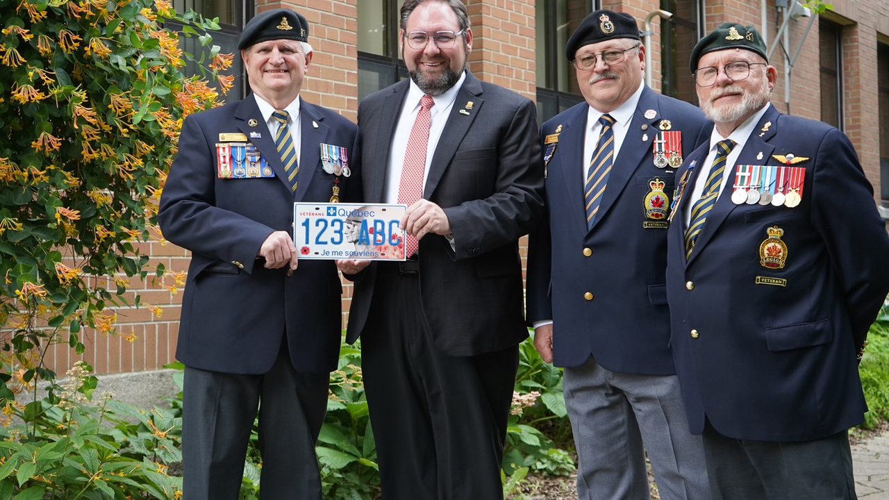 Sylvain Tétreault, président de la Légion Royale Canadienne filiale 83 de Lanaudière, Pierre-Luc Bellerose, maire de la Ville de Joliette, Guy Lafontaine, 1er Vice-Président de la Légion et Denis Santerre, Officier d’entraide