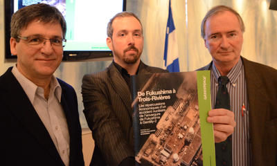 Christian Simard, directeur général de Nature Québec, Shawn-Patrick Stensil, analyste nucléaire chez Greenpeace et le physicien Michel Duguay, professeur au département de génie électrique de l Université Laval.  GUILLAUME JACOB/L'ÉCHO DE TROIS-RIVIÈRES/AGENCE QMI