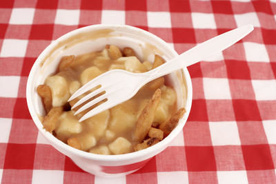 Il est encore possible de savourer une poutine à la cafétéria du Centre hospitalier régional de Trois-Rivières.