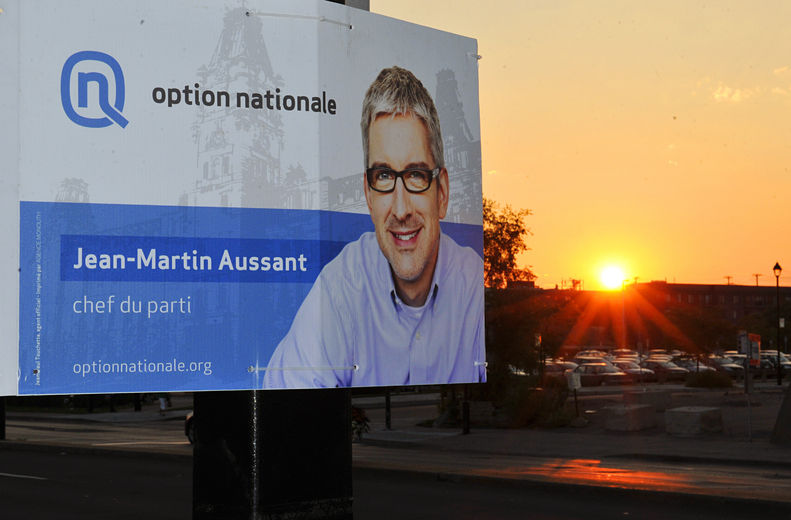 Même si l’annonce officielle du déclenchement d’élections générales n’était pas encore faite, lundi soir, le parti Option nationale commençait déjà à s’afficher dans la circonscription de Bourget, à Montréal, le 31 juillet 2012.|PHOTO PASCAL GIRARD/AGENCE QMI