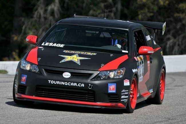 Luc Lesage est un des 11 pilotes de la région qui ont pris part à au moins une course de la Canadian Touring Car Championship.