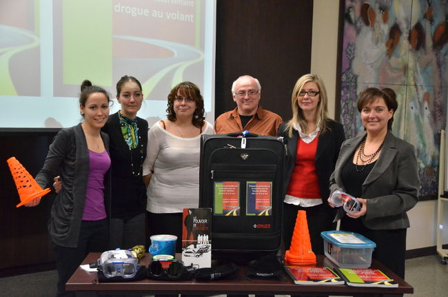 Dans l’ordre habituel : quatre intervenants de la Table intersectorielle en dépendances de Trois-Rivières, soit Claudie Belleau, Ariane Bolduc-Bédard, Véronique Plante-Huard et Michel Couillard. Ils sont en compagnie de Christine Laliberté et Line Routhier, toutes deux du CSSS de Trois-Rivières.