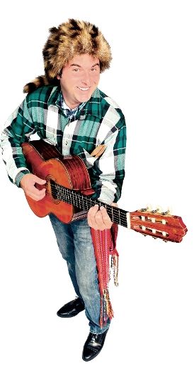Lors du spectacle, André Thériault est seul sur scène avec sa guitare.