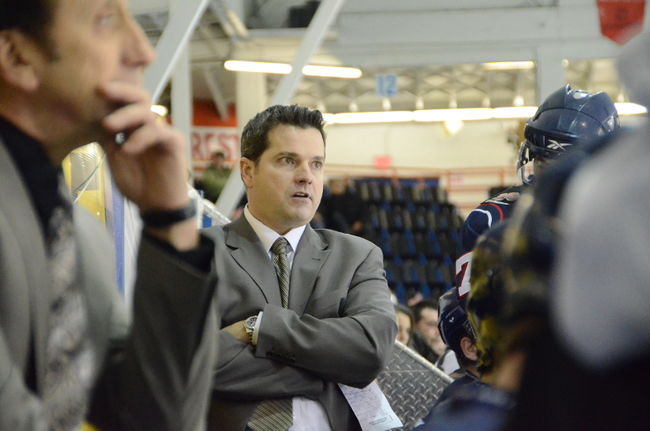 Jean-François Labbé avait été engagé en début de saison afin de venir en relève à Carl Fleury. Après 24 matchs derrière le banc, il s’est fait montrer la porte, lundi.