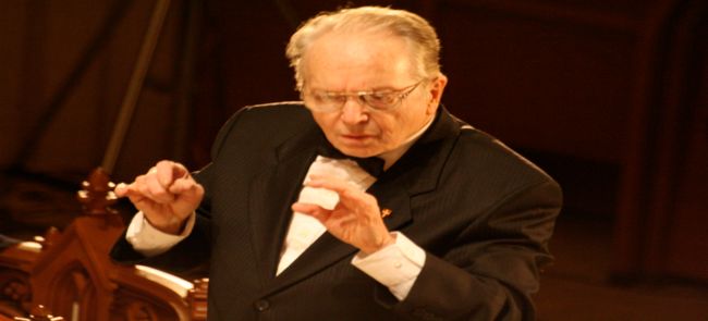 L’abbé Thompson a dirigé le Chœur de la Cathédrale de Trois-Rivières jusqu’à sa mort.