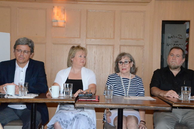 Dans l’ordre habituel: Richard Héroux, Joan Hamel, Suzanne Charette et André Bérubé, quatre candidats à l’investiture de Force 3R voulant obtenir un poste de conseiller lors des prochaines élections municipales.