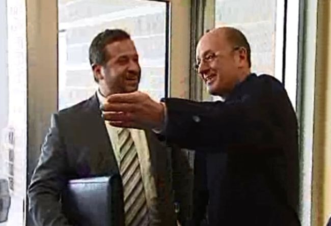 Le maire de Trois-Rivières, Yves Lévesque, et le ministre Responsable des régions de la Mauricie et du Centre-du-Québec, Yves-François Blanchet, se sont rencontrés ce matin pour discuter du revirement de situation concernant le Colisée. Le ministre (à gauche) soutiendrait cette nouvelle mouture du projet, selon M. Lévesque (à droite).