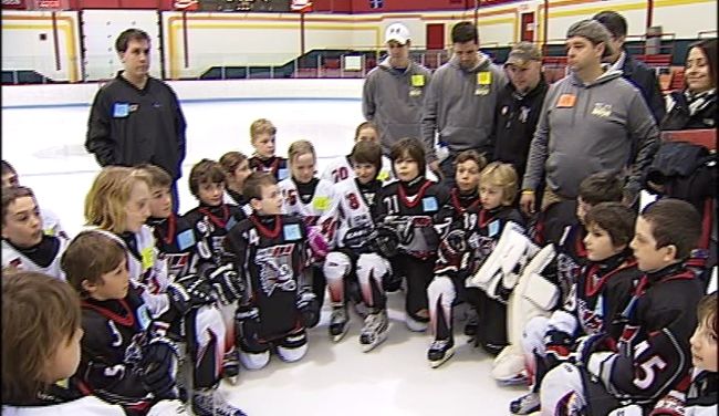 Les Albatros de Trois-Rivières-Ouest ont retiré le numéro 15 de Mathieu en support à son coéquipier. 