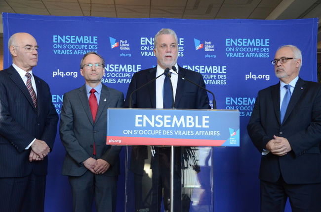 Le chef du Parti libéral du Québec, Philippe Couillard, a réuni son équipe économique à Bécancour pour présenter le cadre financier de sa formation politique.