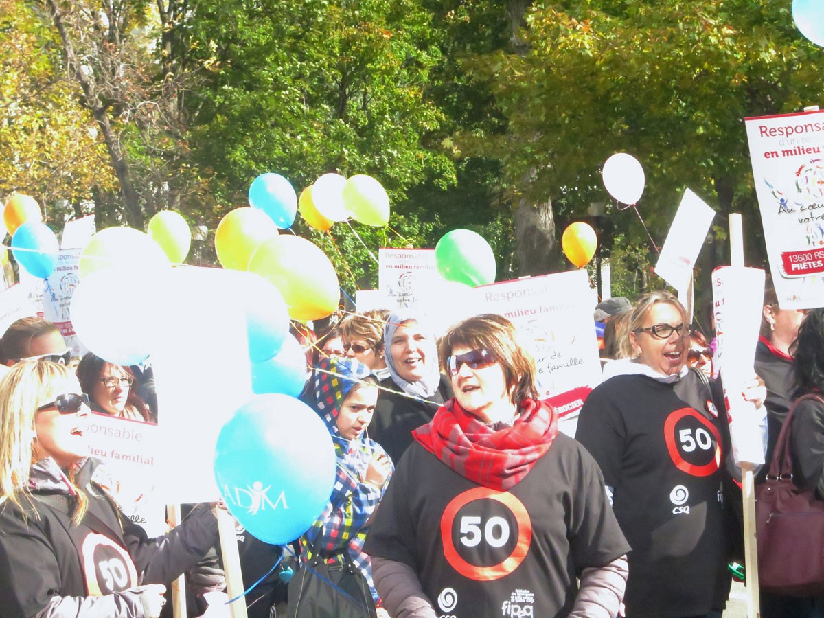 Manifestation des éducatrices en services de garde au centre-ville de Trois-Rivières.