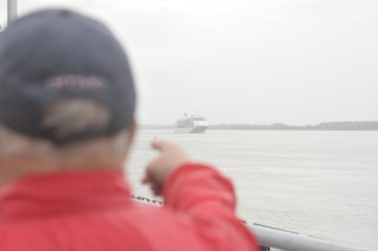Le Silver Whisper s'amarre au port de Trois-Rivières