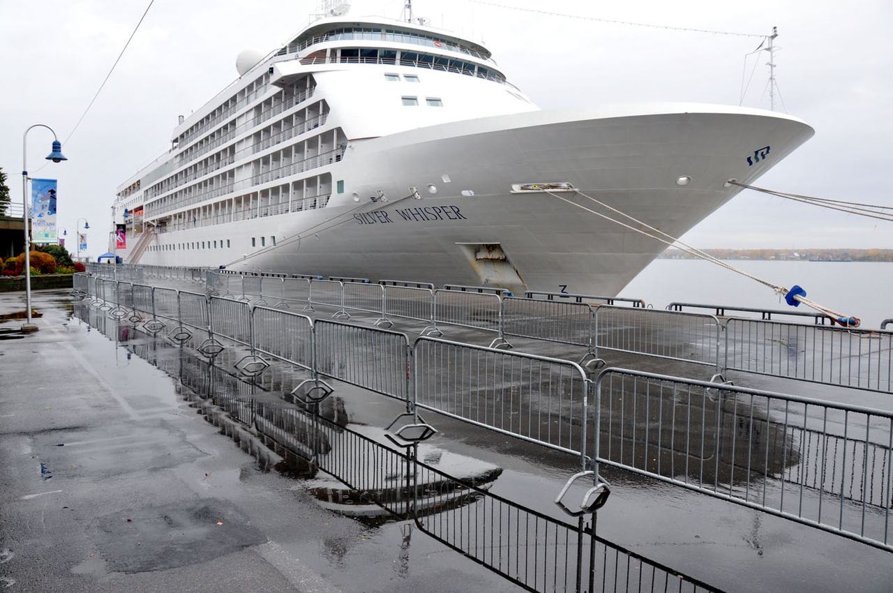 Le Silver Whisper s'amarre au port de Trois-Rivières