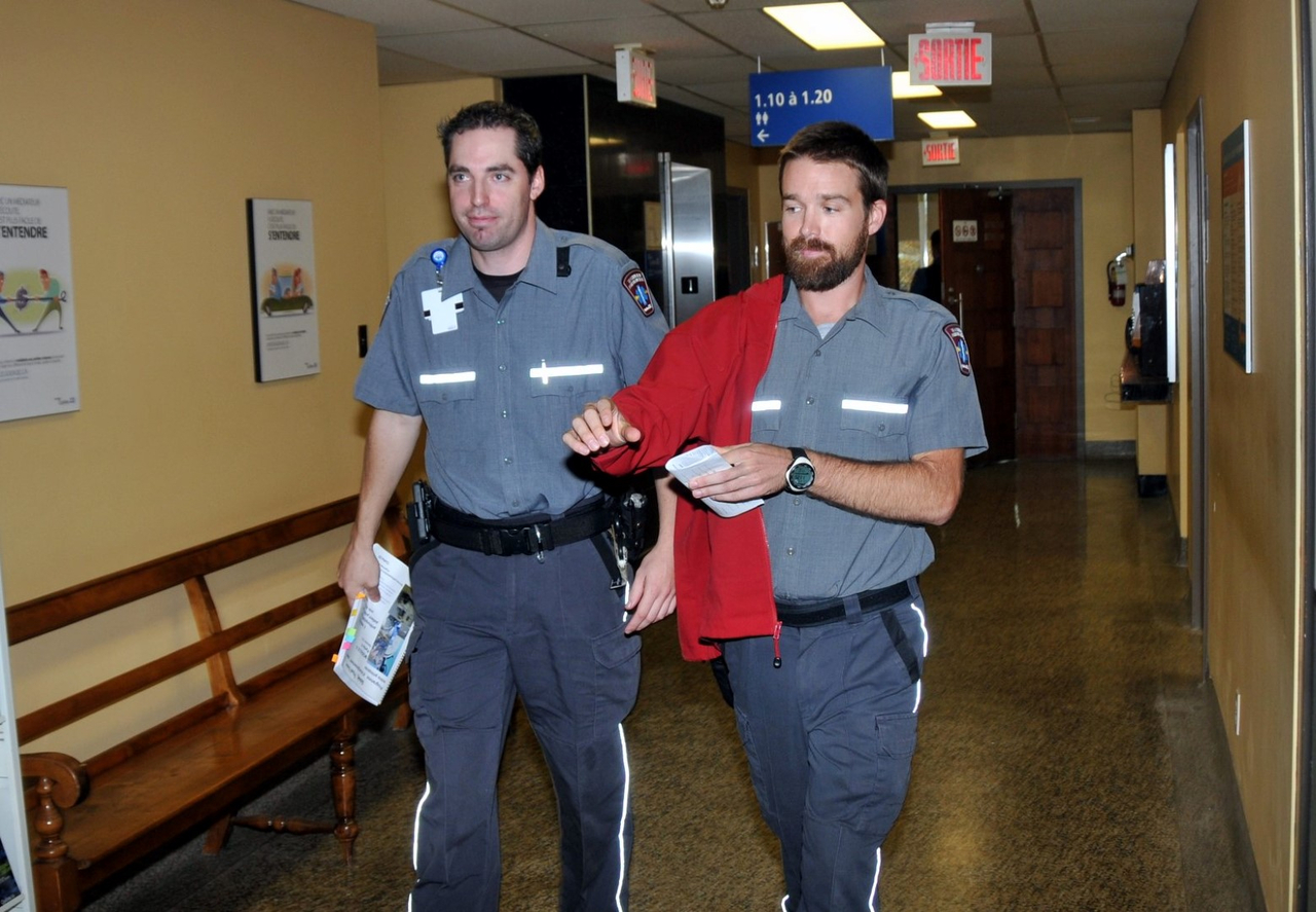 Les deux ambulanciers qui ont témoigné dans le cadre du procès sur la sudation mortelle à Drummondville. (vendredi 17 octobre 2014)