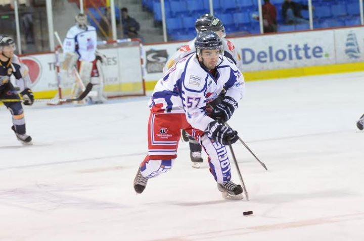 Turbulente victoire de 9 à 0 pour le Blizzard Cloutier Nord-Sud contre l'Isothermic