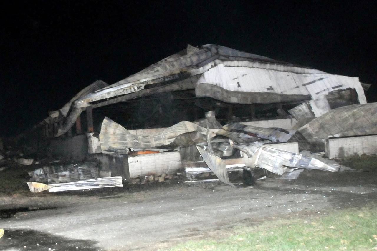 Un incendie détruit un bâtiment agricole à Sainte-Séraphine