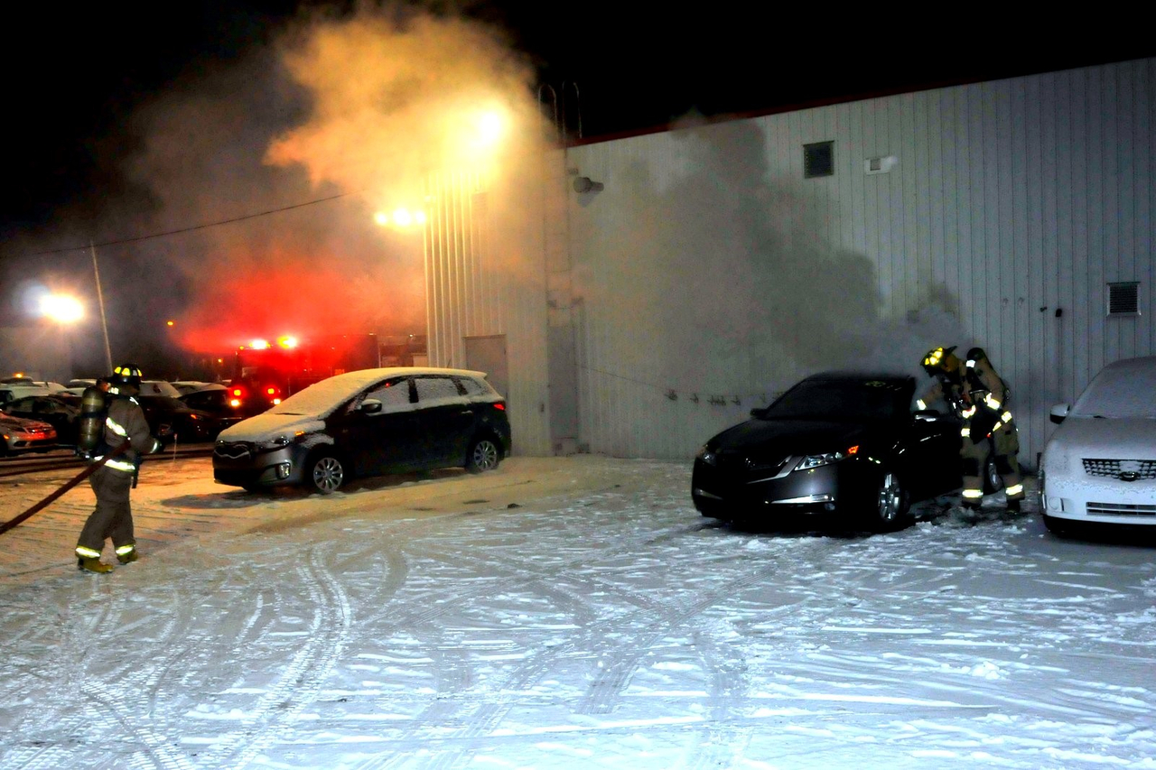 Un feu endomage des véhicules à Drummondville