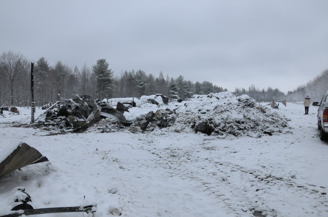 Une bâtisse complètement détruite par un incendie à Bécancour