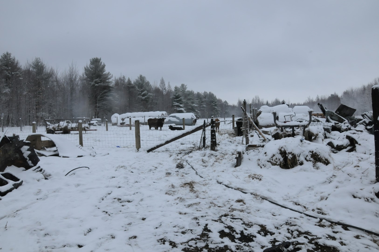 Une bâtisse complètement détruite par un incendie à Bécancour