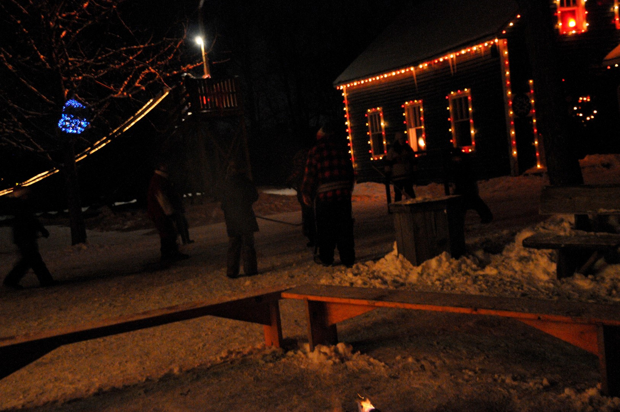 Village illuminé: un moment de bonheur pur