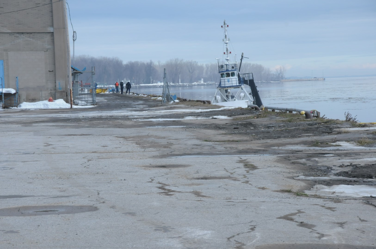 Un bateau-remorqueur coule au port de Trois-Rivières