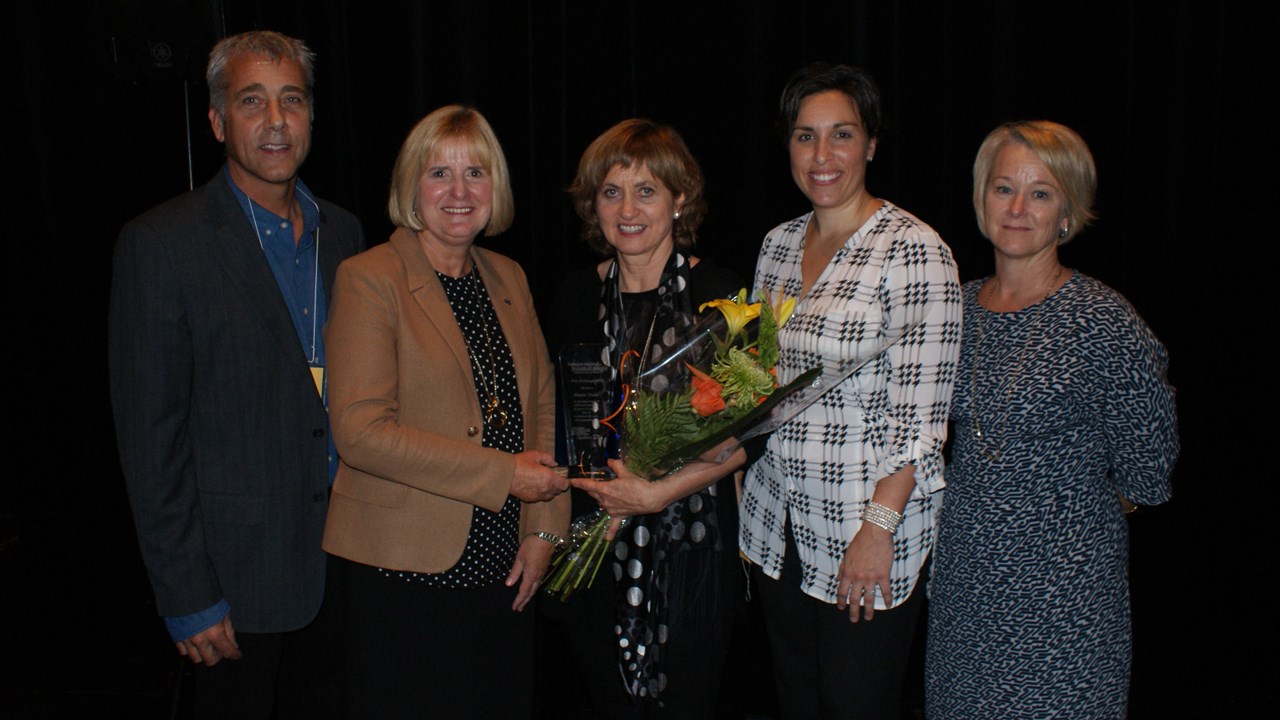 Denise Trudel est la lauréate du prix hommage 2015 qui reconnaît le leadership et la quête d’excellence dans les soins et services en traumatologie pour la région de la Mauricie et du Centre-du-Québec.