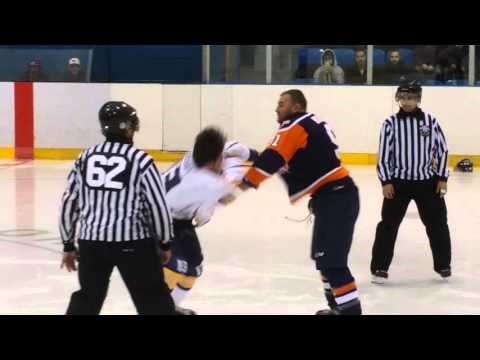 Alexandre Bouchard-Leclerc (chandail foncé) en action