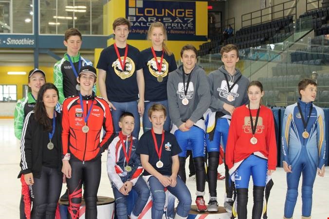 Les médaillés du relais 3000m- Longueuil, Trois-Rivières et Rivière-du-Loup