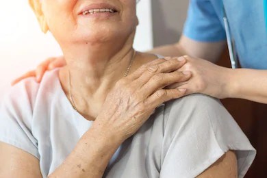AU CHSLD Laflèche, le PDG du IUSSS MCQ ose une touche d' « espoir »: 13 résidents et plus de 20 soignants ont guéri du virus. Les résidents rétablis vont être graduellement décloisonnés et vont pouvoir reprendre certaines activités, sans cesser d'appliquer les mesures de précaution.