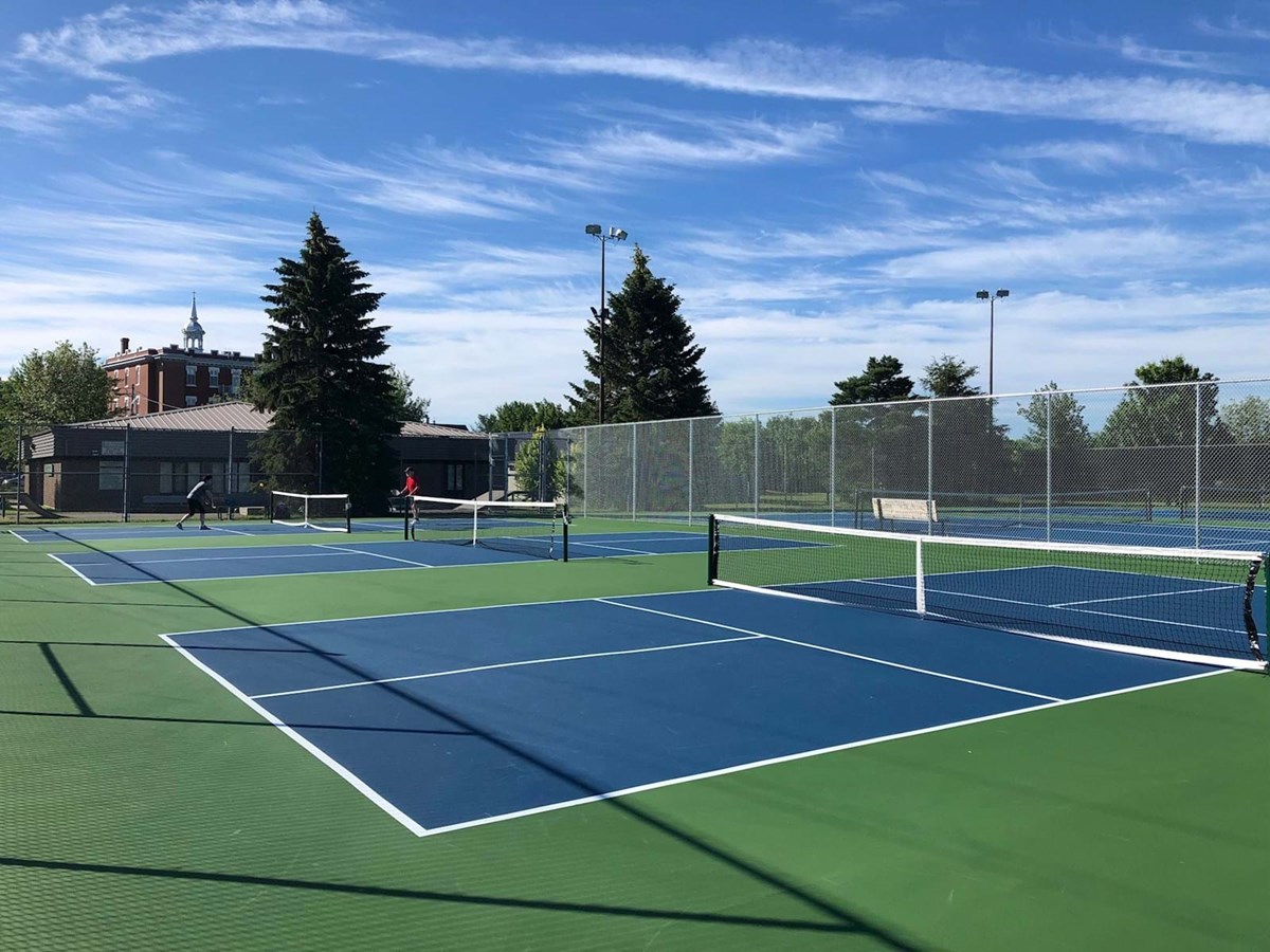 Pour rappel, les courts de tennis et terrains de pickleball sont ouverts depuis deux jours !